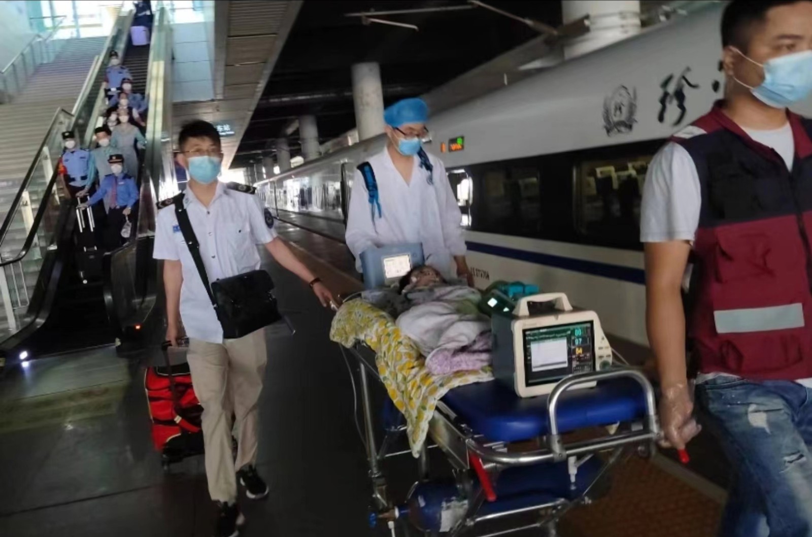 建始县高铁转运公司